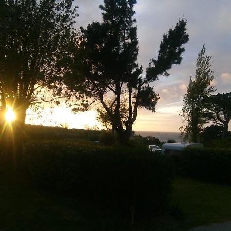 Les Hortensias Grande Tente Familiale Deux Chambres Et Sejour Vue Mer Sur Camping Nature Plestin-les-Grèves Екстериор снимка