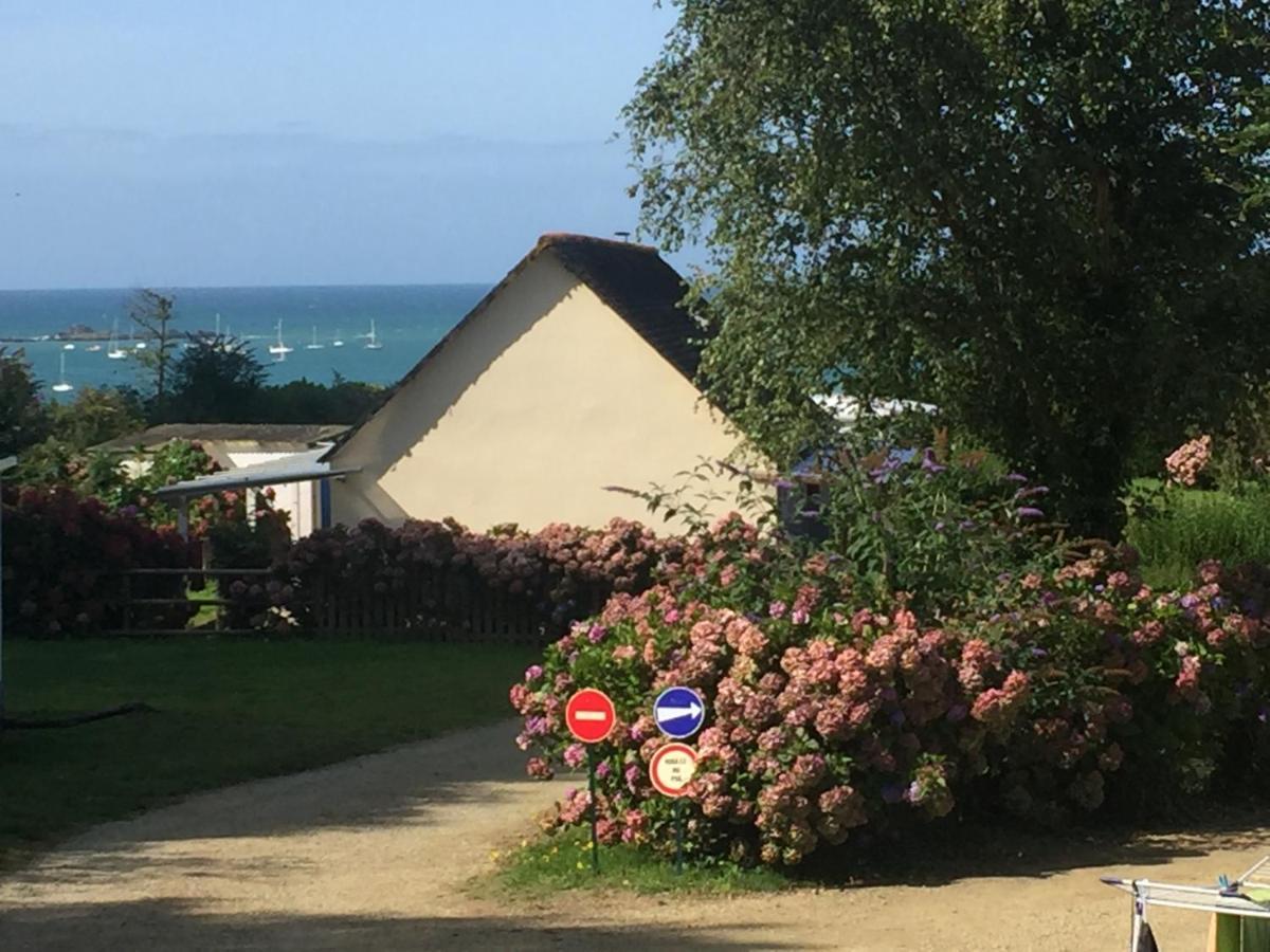Les Hortensias Grande Tente Familiale Deux Chambres Et Sejour Vue Mer Sur Camping Nature Plestin-les-Grèves Екстериор снимка